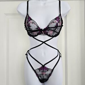 Victoria's Secret Floral Lace Bodysuit Size M NWT
